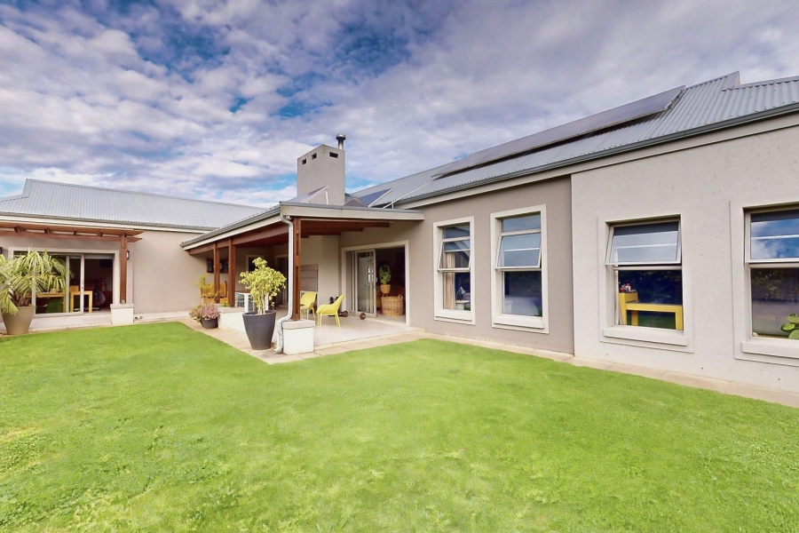 3 Bedroom Property for Sale in Kraaibosch Western Cape